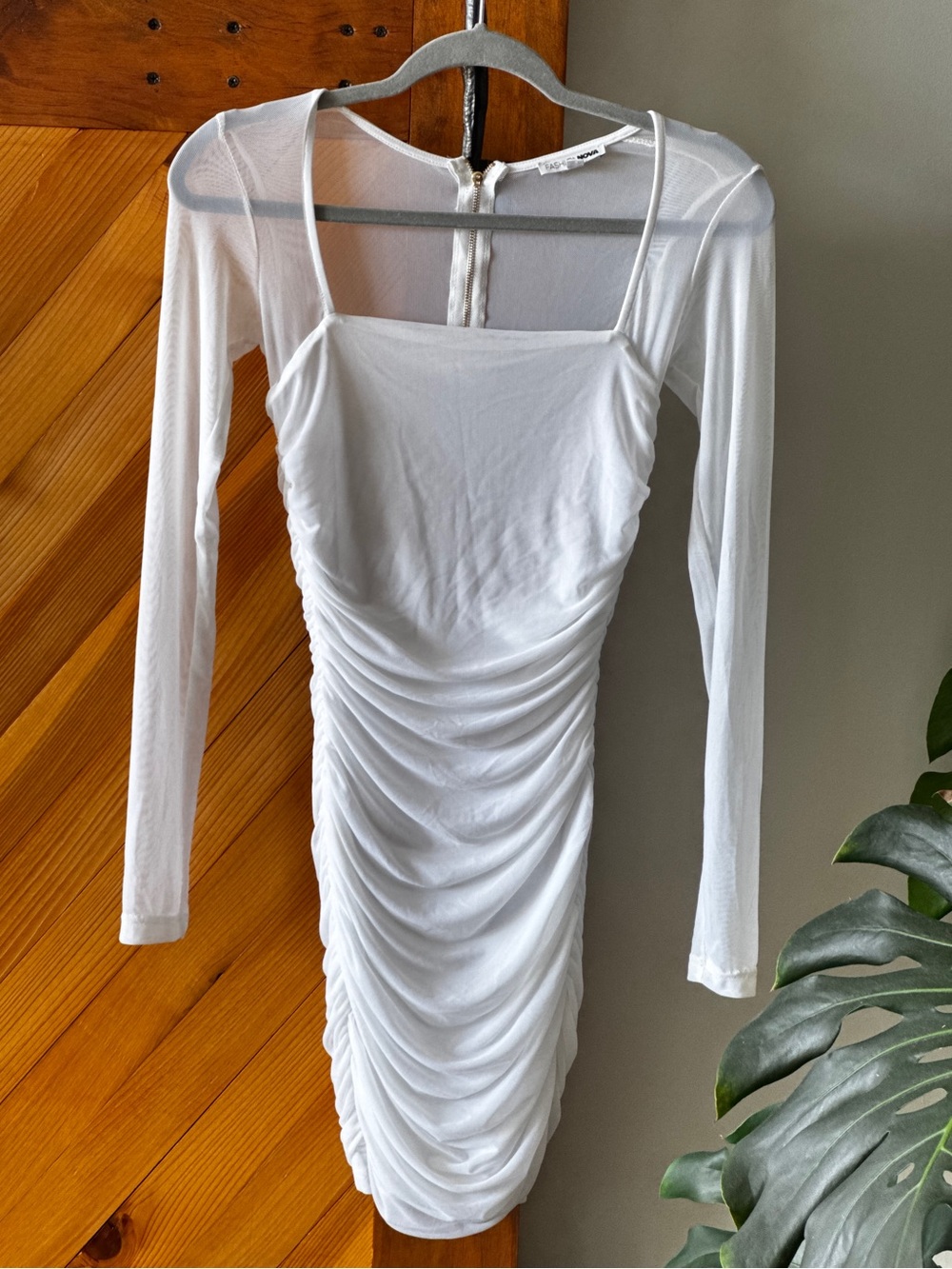 FashionNova White Bodycon Dress Women’s Small Stretch Mini Dress